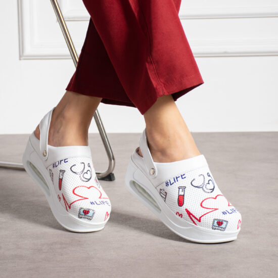 Анатомично кожено сабо на платформа с каишка / /