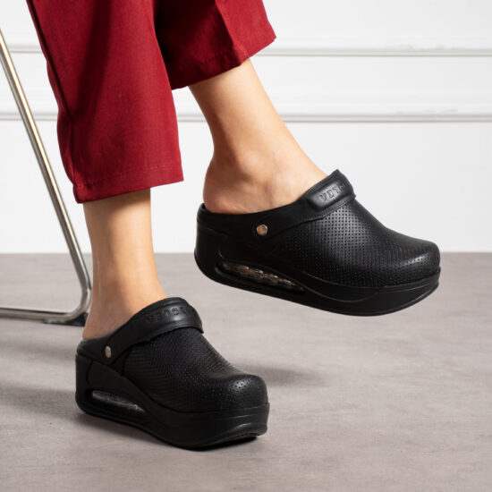 Анатомично кожено сабо на платформа с каишка / /