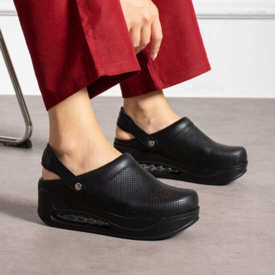 Анатомично кожено сабо на платформа с каишка / /