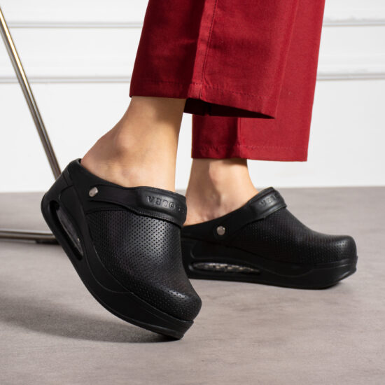 Анатомично кожено сабо на платформа с каишка / /