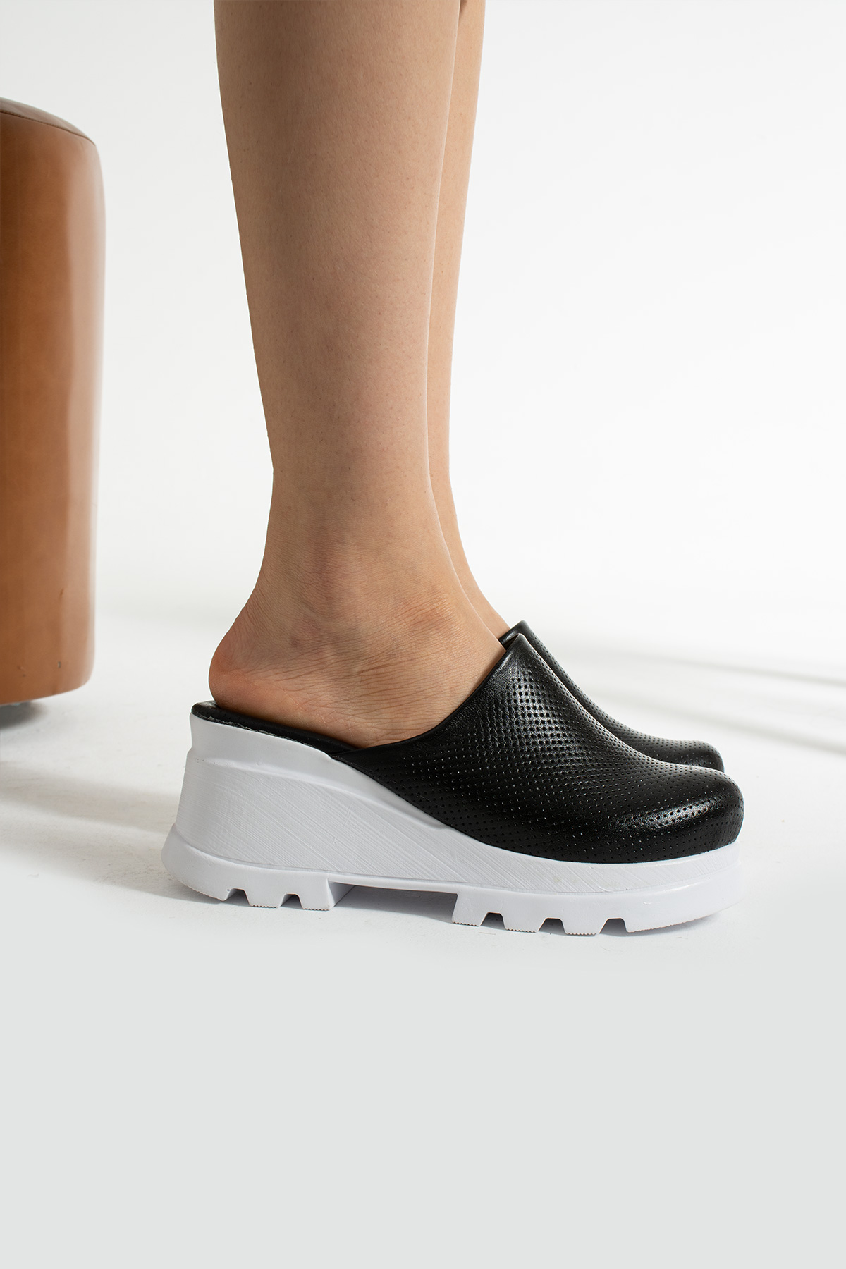 Как дамското сабо на платформа влезе в работната среда / Полезни статии / Как дамското сабо на платформа влезе в работната среда / Полезни статии /