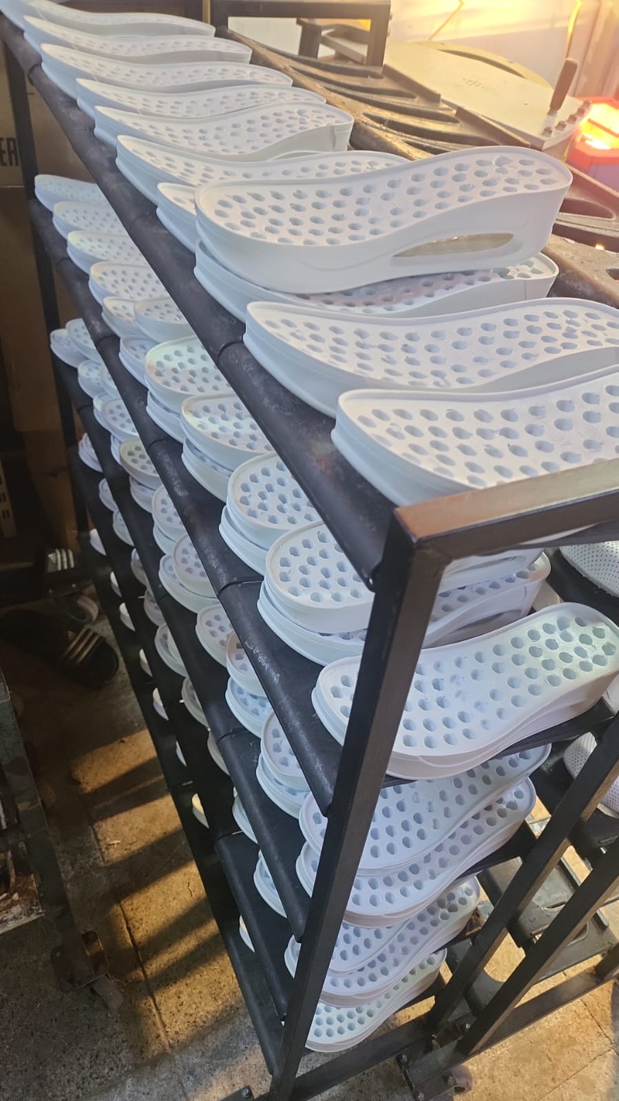 Подметка с въздушна камера – иновация в дамското сабо / Полезни статии / дамско сабо с въздушна камера