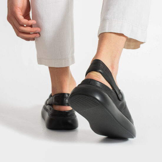 Черно мъжко сабо от естествена кожа с каишка / / Черно мъжко сабо от естествена кожа с каишка / /