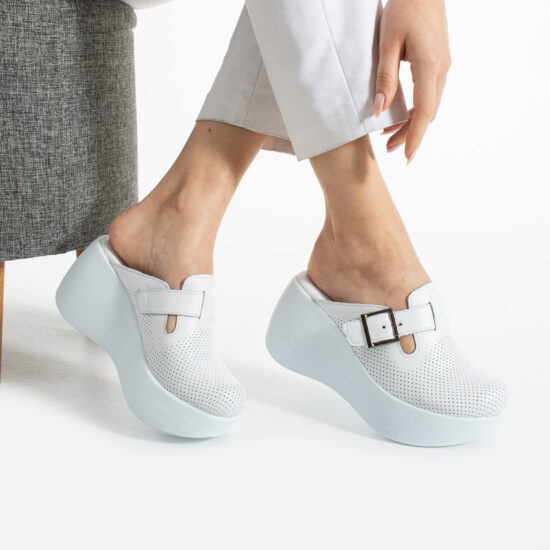 Дамско бяло анатомично сабо на висока платформа от естествена кожа / / Дамско бяло анатомично сабо на висока платформа от естествена кожа / /