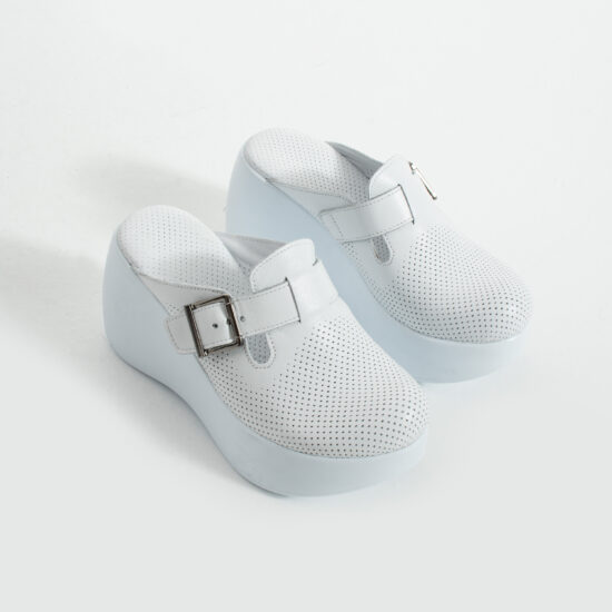 Дамско бяло анатомично сабо на висока платформа от естествена кожа / / Дамско бяло анатомично сабо на висока платформа от естествена кожа / /