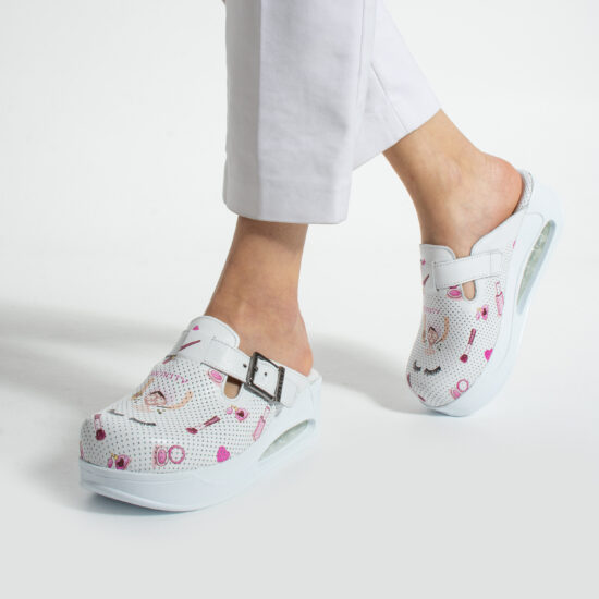 Бяло анатомично сабо от естествена кожа с платформа за козметици / /