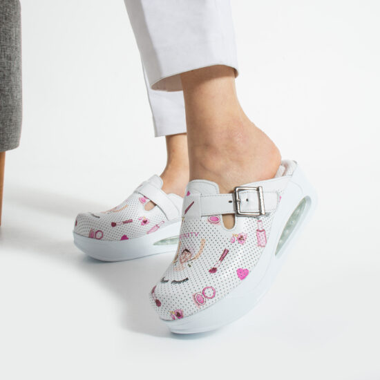 Бяло анатомично сабо от естествена кожа с платформа за козметици / /