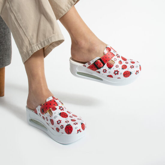 Дамско цветно анатомично работно сабо на платформа / / Дамско цветно анатомично работно сабо на платформа / /