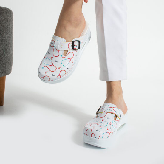 Дамско медицинско работно сабо на платформа / / Дамско медицинско работно сабо на платформа / /