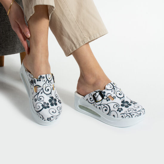 Дамско цветно анатомично работно сабо на платформа / / Дамско цветно анатомично работно сабо на платформа / /