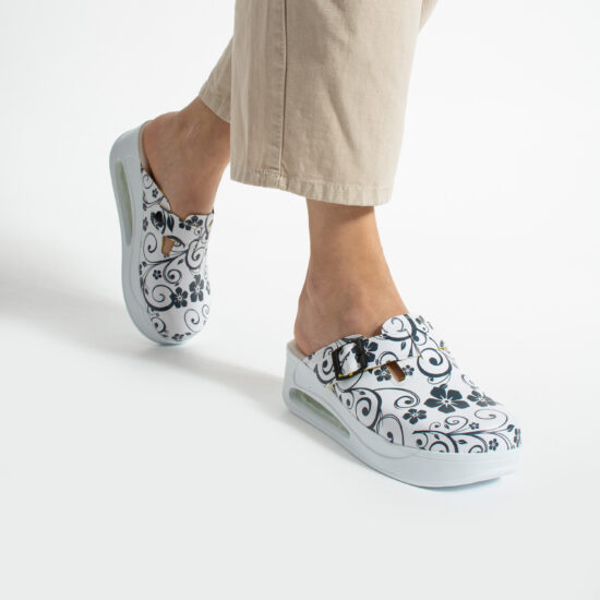 Дамско цветно анатомично работно сабо на платформа / / Дамско цветно анатомично работно сабо на платформа / /