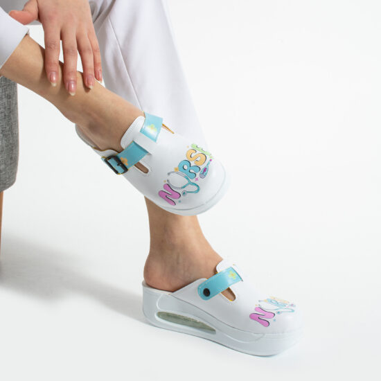 Дамско медицинско работно сабо на платформа / / Дамско медицинско работно сабо на платформа / /