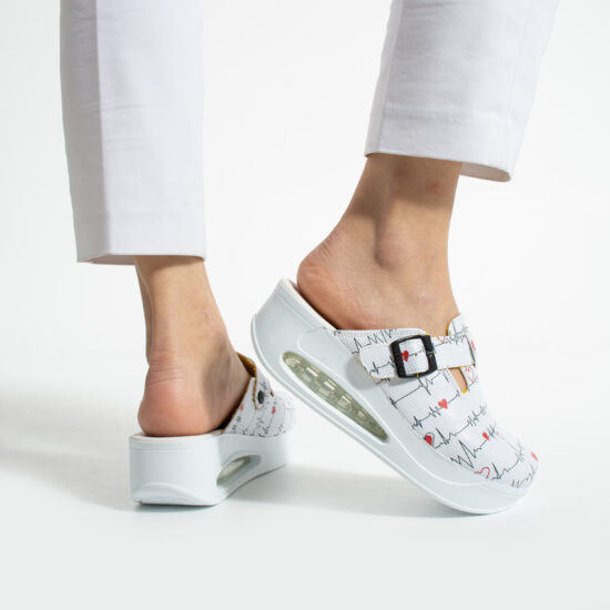 Дамско медицинско работно сабо на платформа / / Дамско медицинско работно сабо на платформа / /