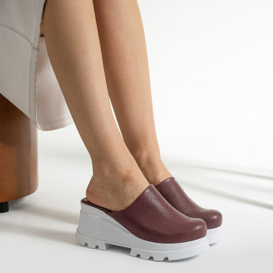 Анатомично кожено червено сабо на платформа / / Анатомично кожено червено сабо на платформа / /