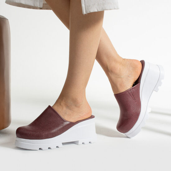 Анатомично кожено червено сабо на платформа / / Анатомично кожено червено сабо на платформа / /