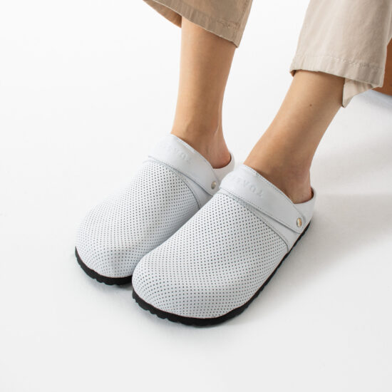 Дамски бели ортопедични чехли от естествена кожа / /