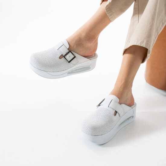 Бели анатомични чехли от естествена кожа на платформа / /