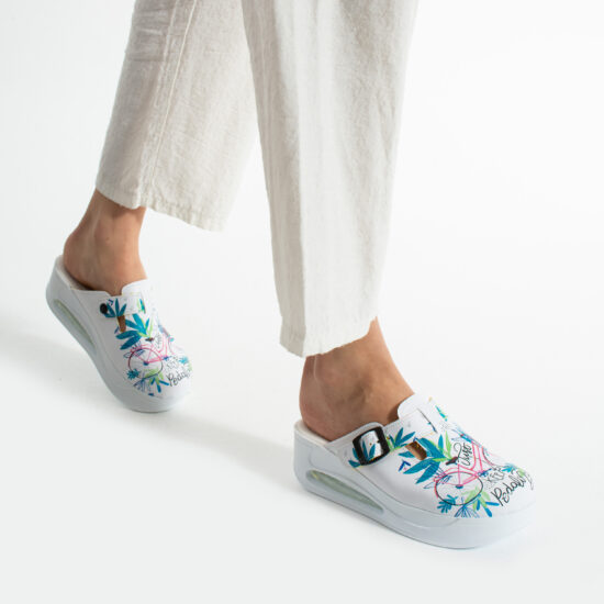 Дамско цветно анатомично работно сабо на платформа / / Дамско цветно анатомично работно сабо на платформа / /