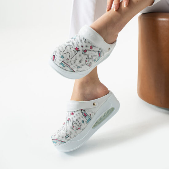 Анатомично сабо от естествена кожа с платформа за зъболекари / /