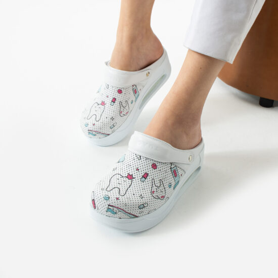 Анатомично сабо от естествена кожа с платформа за зъболекари / /