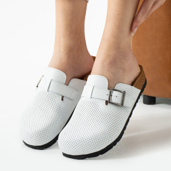 Дамски бели ортопедични чехли от естествена кожа / / Дамски бели ортопедични чехли от естествена кожа / /