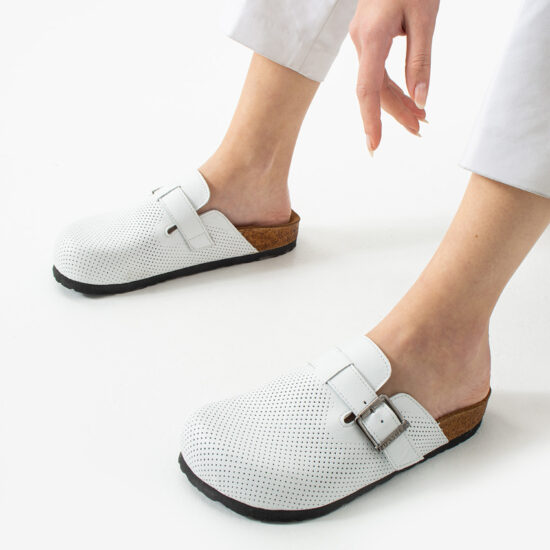 Дамски бели ортопедични чехли от естествена кожа / / Дамски бели ортопедични чехли от естествена кожа / /