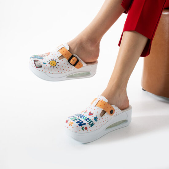 Дамско анатомично сабо на платформа за детска градина / / Дамско анатомично сабо на платформа за детска градина / /