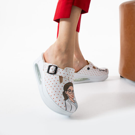 Дамско анатомично сабо на платформа за зъболекар / / Дамско анатомично сабо на платформа за зъболекар / /