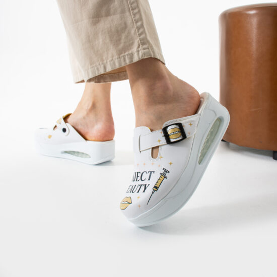 Дамско анатомично сабо на платформа за естетичен център / / Дамско анатомично сабо на платформа за естетичен център / /