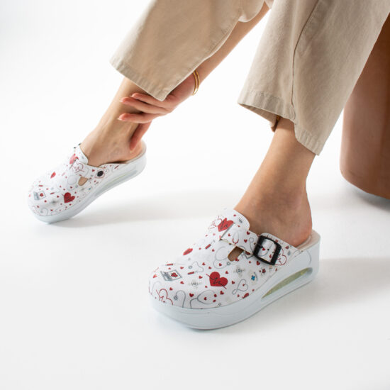 Дамско анатомично медицинско сабо на платформа / / Дамско анатомично медицинско сабо на платформа / /