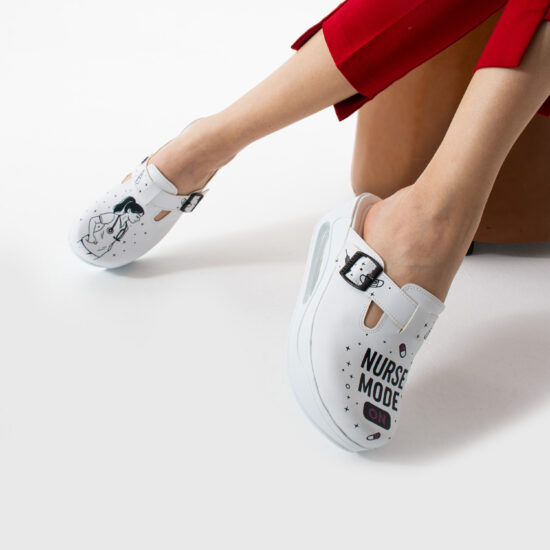 Дамско анатомично медицинско сабо на платформа / / Дамско анатомично медицинско сабо на платформа / /