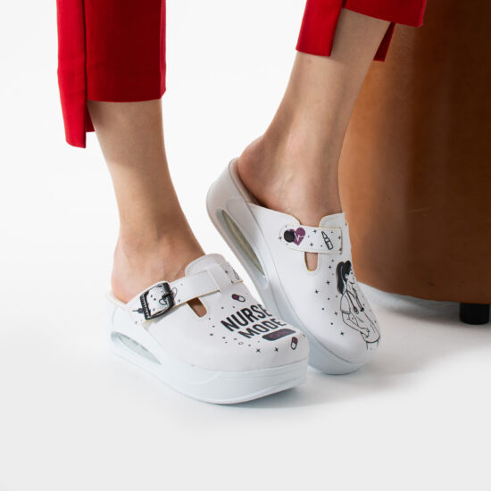 Дамско анатомично медицинско сабо на платформа / / Дамско анатомично медицинско сабо на платформа / /