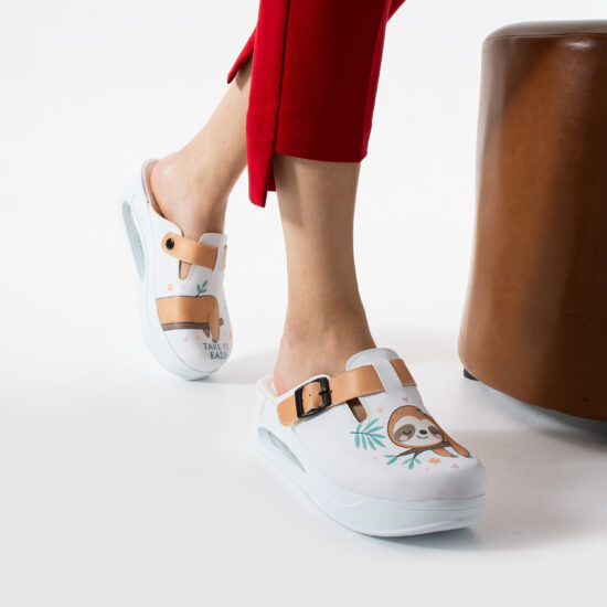 Дамско цветно анатомично работно сабо на платформа / /