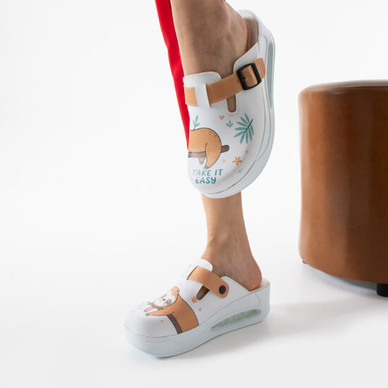 Дамско цветно анатомично работно сабо на платформа / /