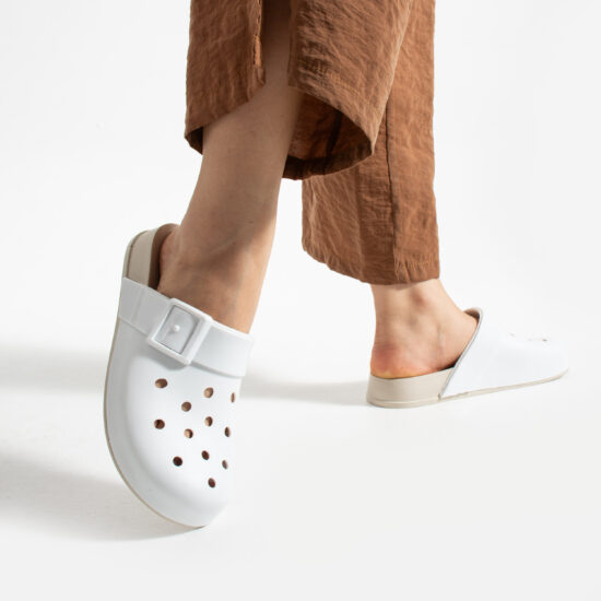 Бели дамски гумени чехли сабо с дупки / / Бели дамски гумени чехли сабо с дупки / /