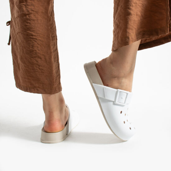 Бели дамски гумени чехли сабо с дупки / / Бели дамски гумени чехли сабо с дупки / /