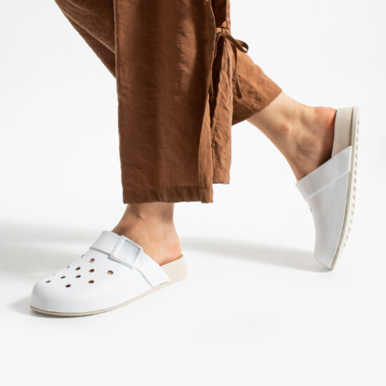 Бели дамски гумени чехли сабо с дупки / / Бели дамски гумени чехли сабо с дупки / /