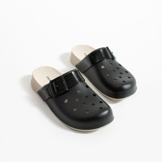 Черни дамски гумени чехли сабо с дупки / / Черни дамски гумени чехли сабо с дупки / /