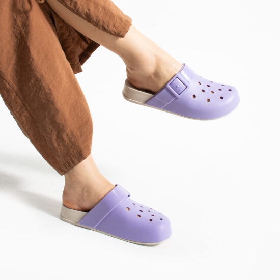 Лилави дамски гумени чехли сабо с дупки / / Лилави дамски гумени чехли сабо с дупки / /