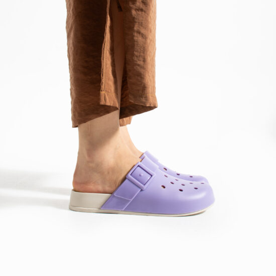 Лилави дамски гумени чехли сабо с дупки / / Лилави дамски гумени чехли сабо с дупки / /