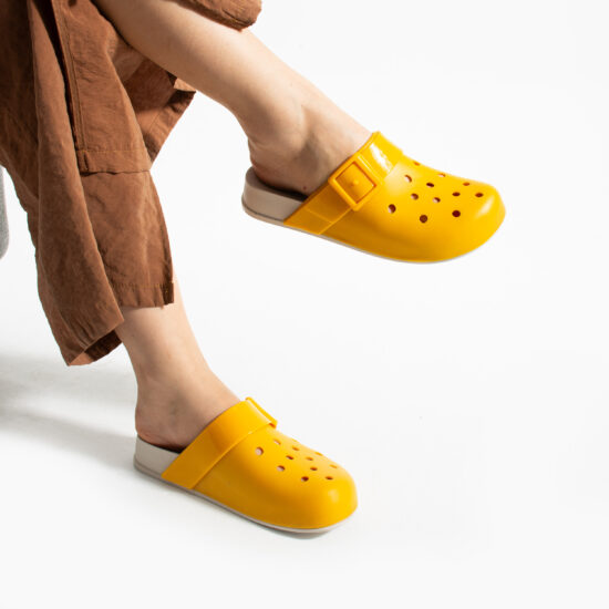 Оранжеви дамски гумени чехли сабо с дупки / / Оранжеви дамски гумени чехли сабо с дупки / /