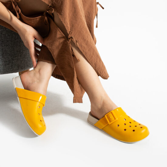 Оранжеви дамски гумени чехли сабо с дупки / / Оранжеви дамски гумени чехли сабо с дупки / /