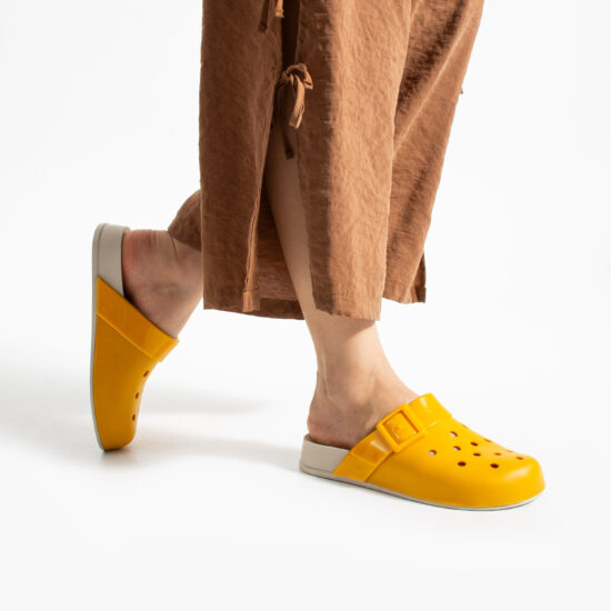 Оранжеви дамски гумени чехли сабо с дупки / / Оранжеви дамски гумени чехли сабо с дупки / /