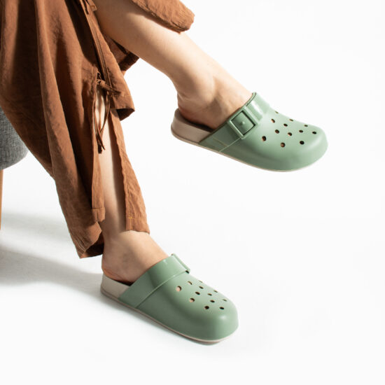 Зелени дамски гумени чехли сабо с дупки / / Зелени дамски гумени чехли сабо с дупки / /