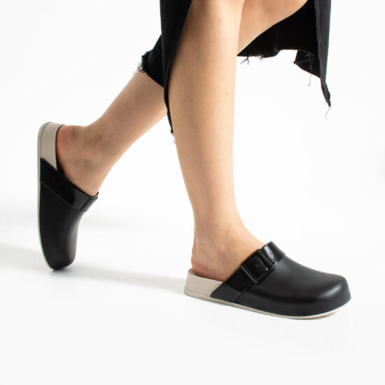 Черни дамски затворени гумени чехли сабо / / Черни дамски затворени гумени чехли сабо / /