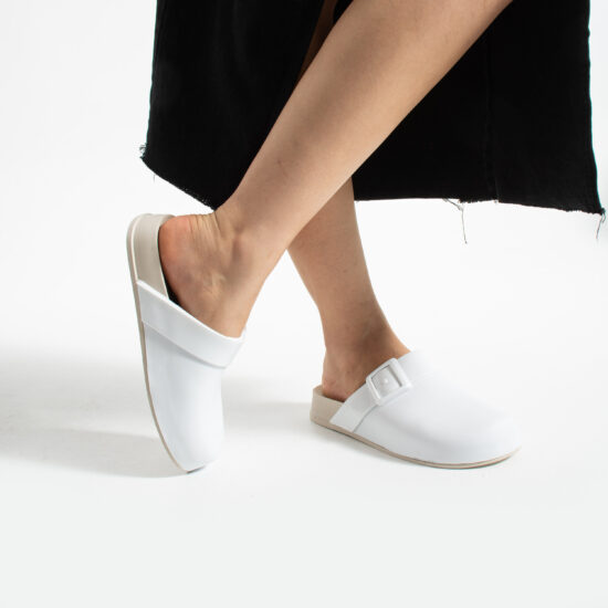 Бели дамски затворени гумени чехли сабо / / Бели дамски затворени гумени чехли сабо / /