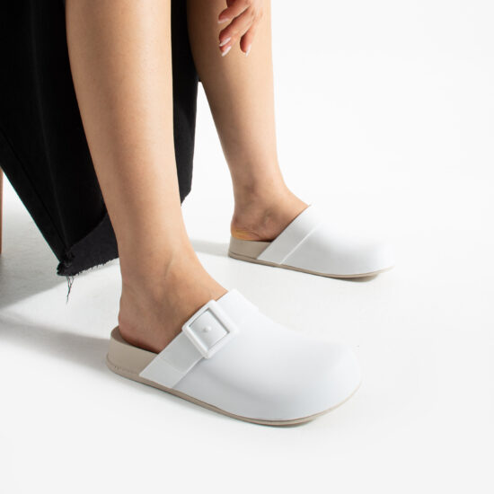 Бели дамски затворени гумени чехли сабо / / Бели дамски затворени гумени чехли сабо / /