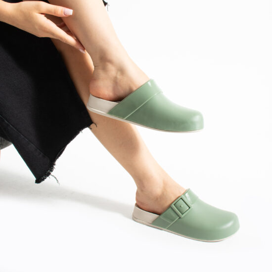 Зелени дамски затворени гумени чехли сабо / / Зелени дамски затворени гумени чехли сабо / /