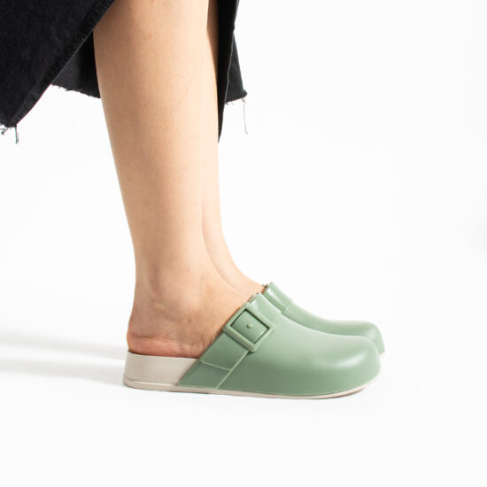 Зелени дамски затворени гумени чехли сабо / / Зелени дамски затворени гумени чехли сабо / /