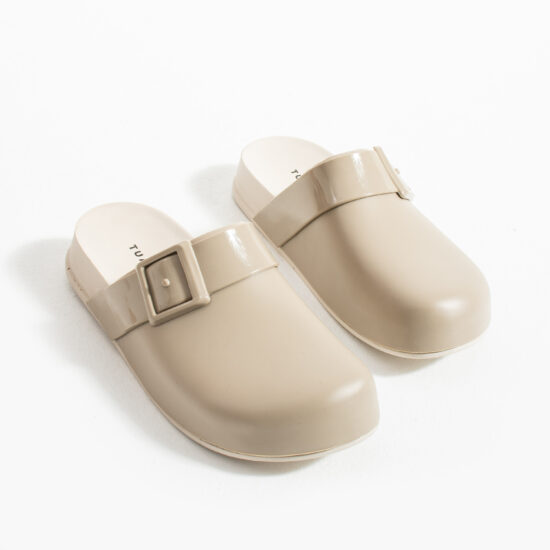 Светло бежови дамски затворени гумени чехли сабо / / Светло бежови дамски затворени гумени чехли сабо / /